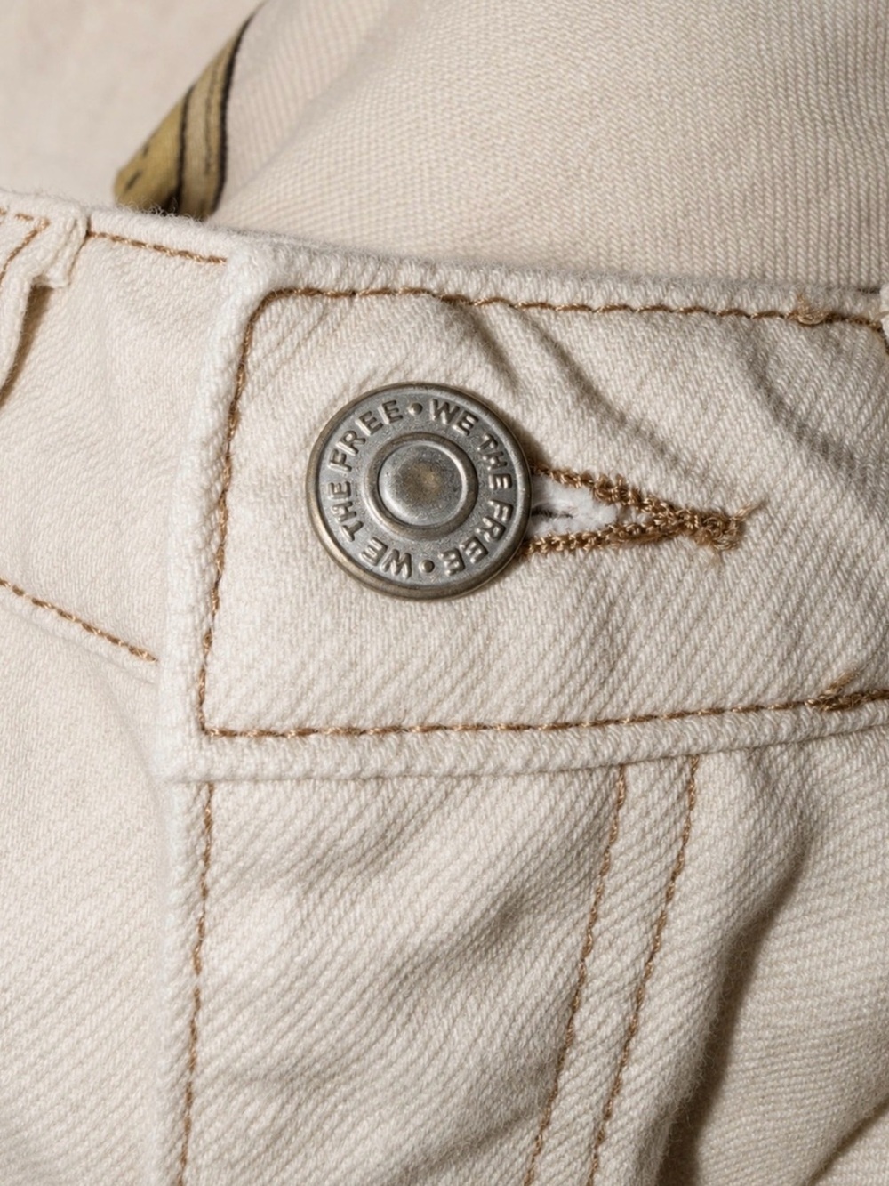We the Free Good Luck Printed Barrel Jeans in Go Bananas Sz 31 - Picture 3 of 6